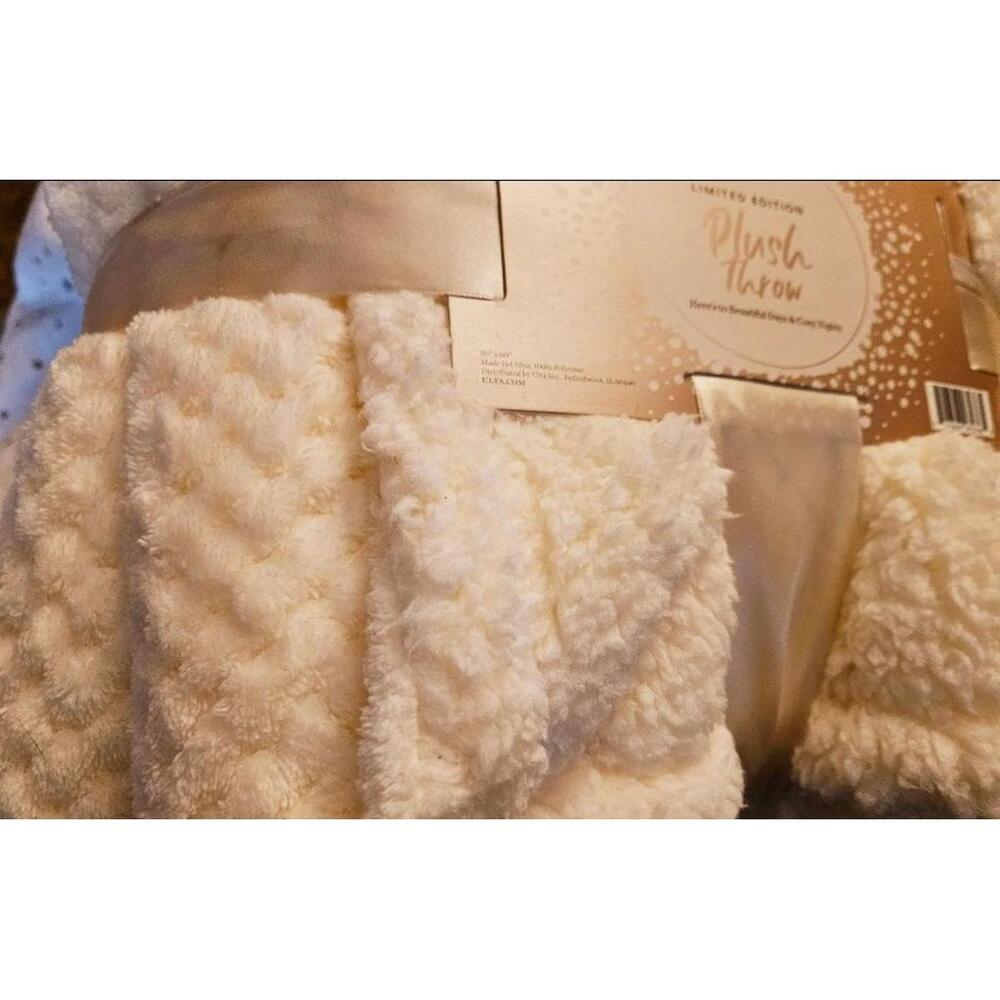 Ulta Sherpa THROW Blanket 50 X 60 Limited Edition BNNU - Picture 7 of 7